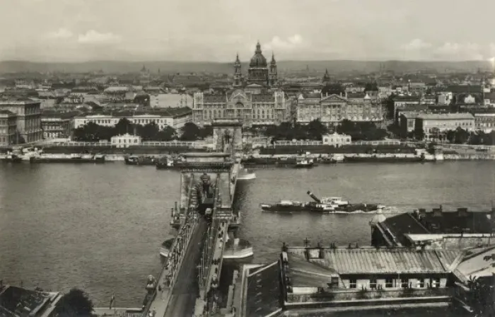 Framed Print : Budapest, Hungary - View across Danube Framed Print : Budapest, Hungary - View across Danube
