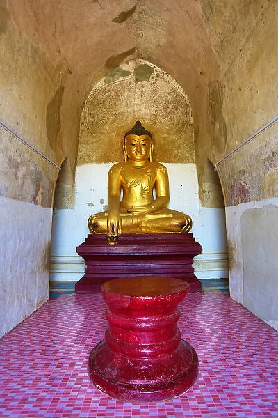 Buddha statue Gawdawpalin Temple Pagoda, Old Bagan, Myanmar