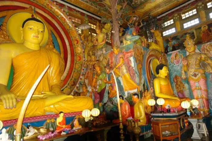 Framed Print : Buddhas in a temple, Colombo, Sri Lanka