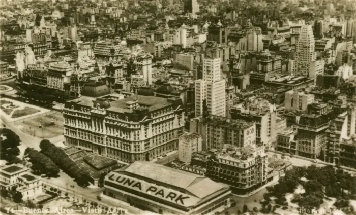 Framed Print : Buenos Aires - Aerial view with Luna Park Framed Print : Buenos Aires - Aerial view with Luna Park