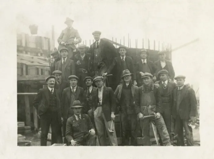 Framed Print : Builders of the Dorchester Hotel, Park Lane, London W1 Framed Print : Builders of the Dorchester Hotel, Park Lane, London W1