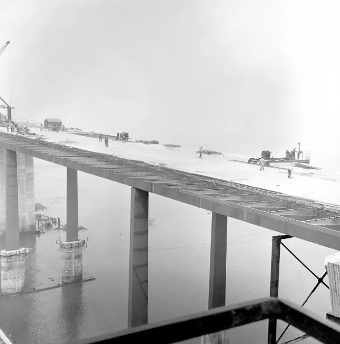 Framed Print : Building the Severn Bridge Framed Print : Building the Severn Bridge