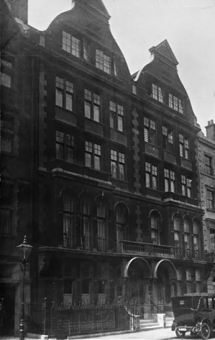 Framed Print : Buildings in Wigmore Street, London Framed Print : Buildings in Wigmore Street, London