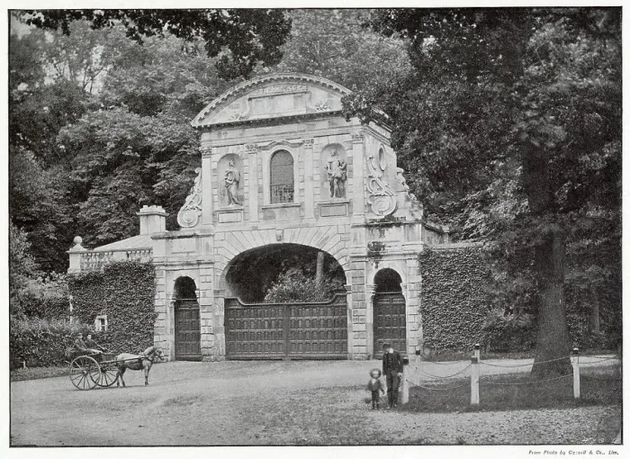 Framed Print : Built in 1670 Wren's Temple Bar was removed from the east end of the Strand in 1878, when the thoroughfare was widen and was put at one of the entrances to Theobalds Park, Waltham Cross. Date: 1901 Framed Print : Built in 1670 Wren's Temple Bar was removed from the east end of the Strand in 1878, when the thoroughfare was widen and was put at one of the entrances to Theobalds Park, Waltham Cross. Date: 1901