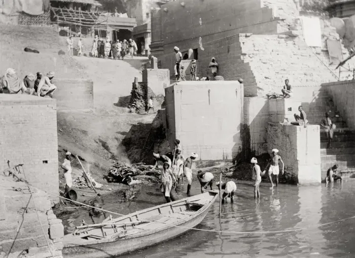 Framed Print : Burning ghat, burning the dead, Benares, Varanasi Framed Print : Burning ghat, burning the dead, Benares, Varanasi