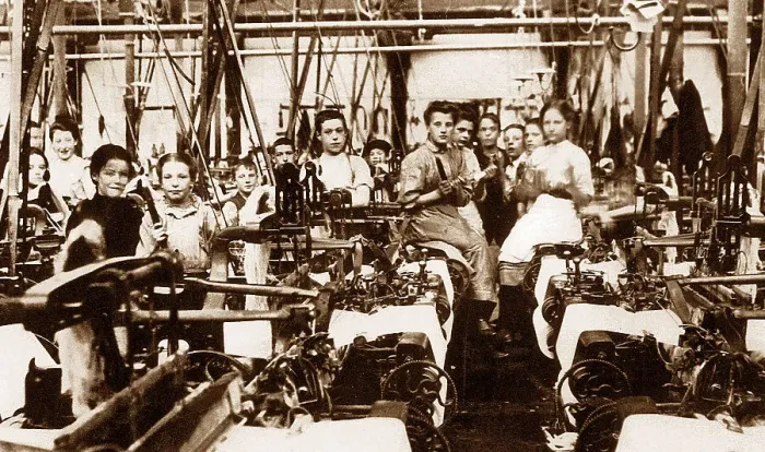 Framed Print : Burnley Textile Workers early 1900s Framed Print : Burnley Textile Workers early 1900s