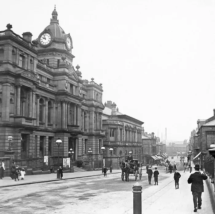 Framed Print : Burnley Town Hall, Manchester Road Framed Print : Burnley Town Hall, Manchester Road