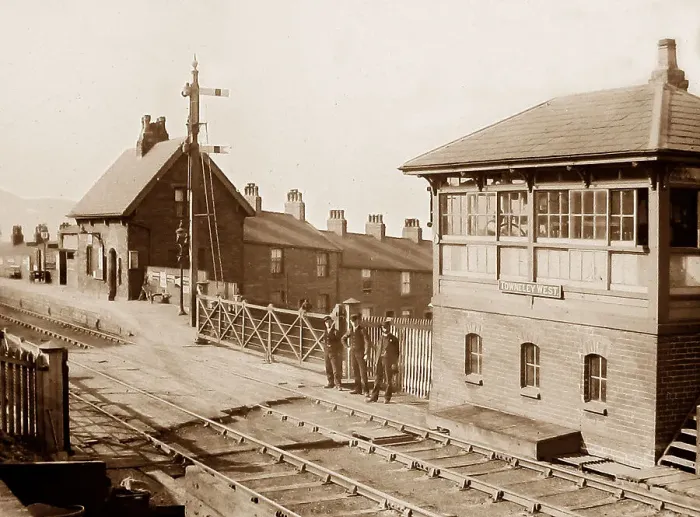 Framed Print : Burnley Towneley Railway Station early 1900s Framed Print : Burnley Towneley Railway Station early 1900s