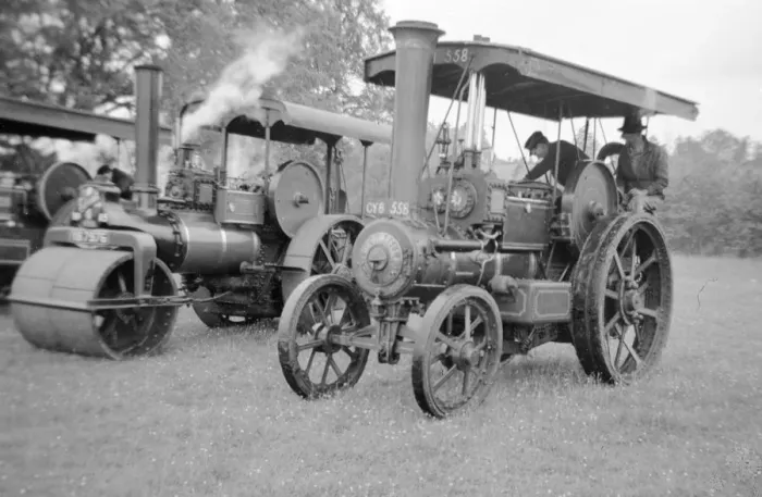 Framed Print : Burrell Road Tractor CYB558 Framed Print : Burrell Road Tractor CYB558