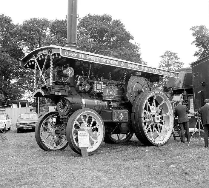 Framed Print : Burrell Showman's Road Locomotive number 3526, Lightning II Framed Print : Burrell Showman's Road Locomotive number 3526, Lightning II