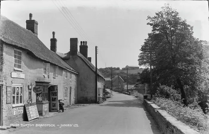 Framed Print : Burton Bradstock Village Scene Framed Print : Burton Bradstock Village Scene