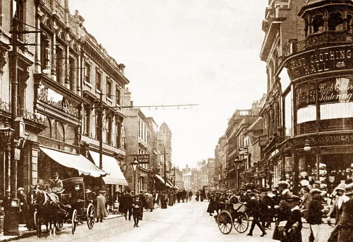 Framed Print : Burton-on-Trent High Street early 1900s Framed Print : Burton-on-Trent High Street early 1900s