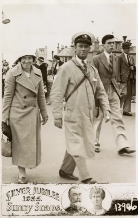Framed Print : Bus conductor and his wife in Bognor Regis, West Sussex Framed Print : Bus conductor and his wife in Bognor Regis, West Sussex