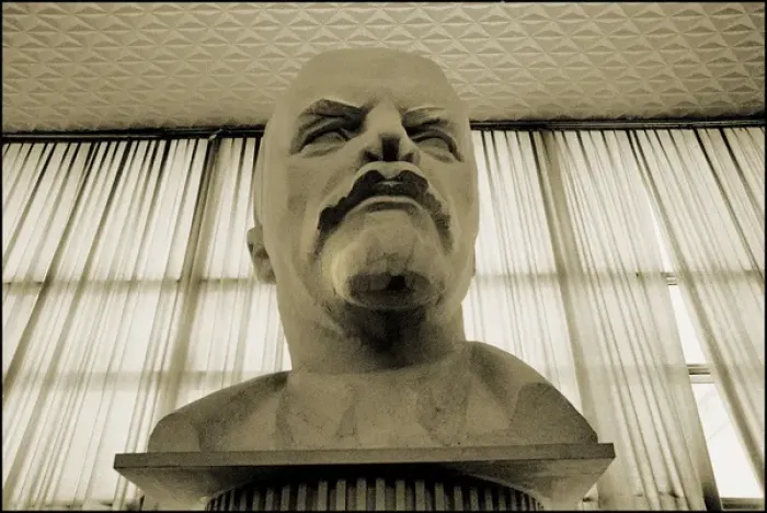Framed Print : Bust of Lenin, Moscow Framed Print : Bust of Lenin, Moscow