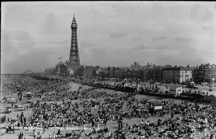 Framed Print : Busy Day at Blackpool Central Beach Framed Print : Busy Day at Blackpool Central Beach