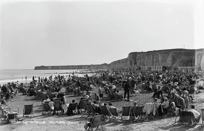 Framed Print : Busy Day at Cliftonville Beach Framed Print : Busy Day at Cliftonville Beach