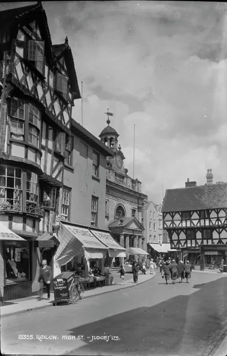 Framed Print : Busy Day on High Street Framed Print : Busy Day on High Street