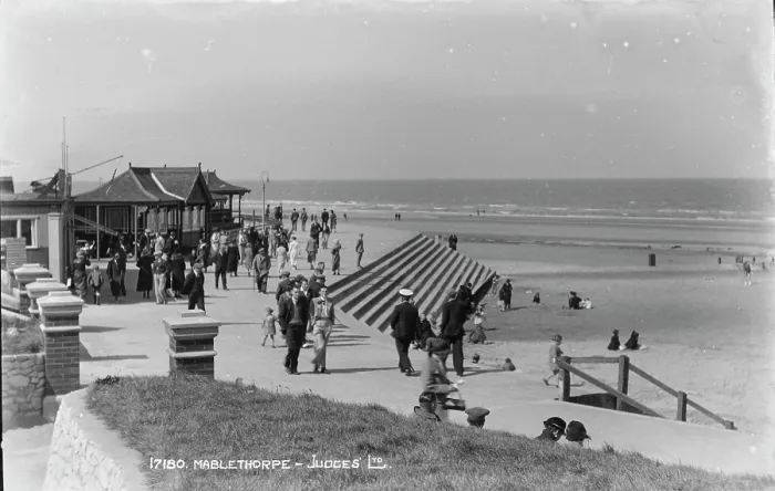 Framed Print : Busy Day at Mablethorpe Beach Framed Print : Busy Day at Mablethorpe Beach