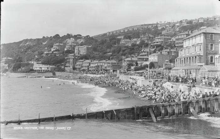 Framed Print : A Busy Day at Ventnor Beach Framed Print : A Busy Day at Ventnor Beach