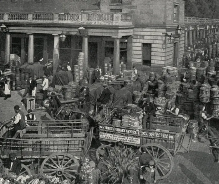 Framed Print : Busy scene outside Covent Garden Market, London Framed Print : Busy scene outside Covent Garden Market, London