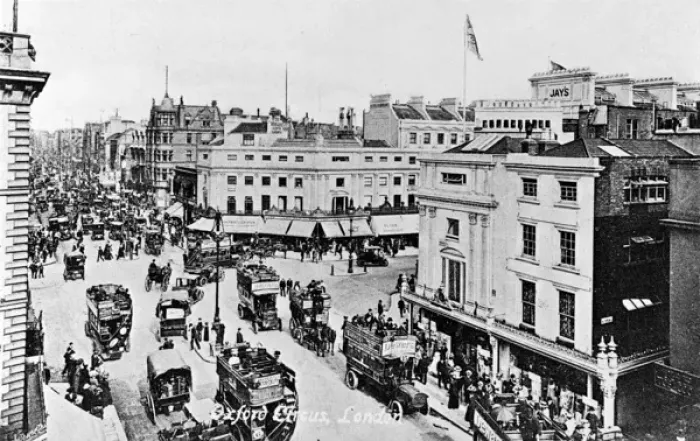 Framed Print : Busy scene at Oxford Circus, Central London Framed Print : Busy scene at Oxford Circus, Central London