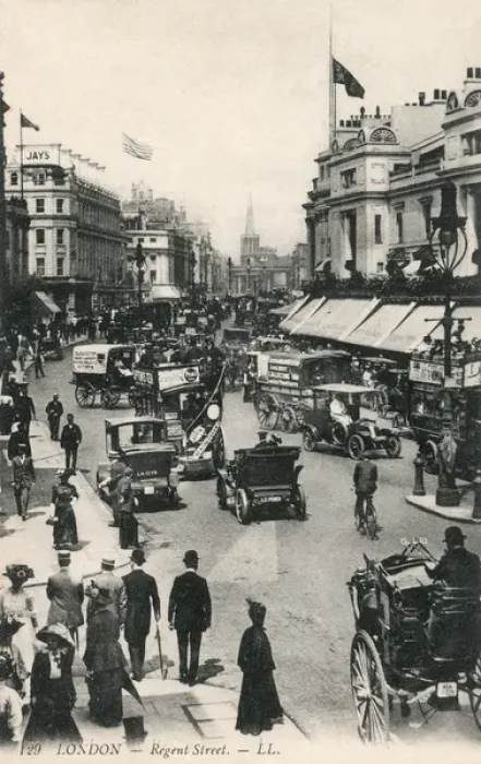 Framed Print : Busy Traffic on Regent Street, London Framed Print : Busy Traffic on Regent Street, London