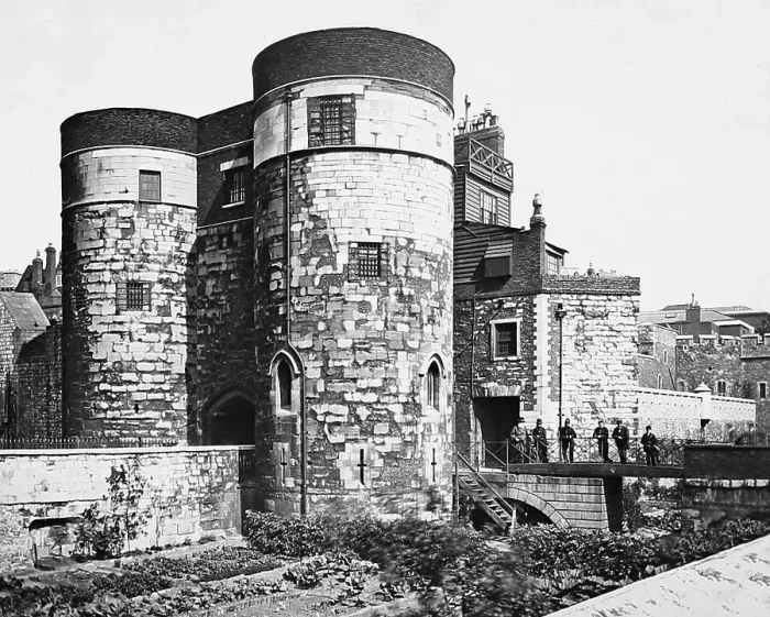 Framed Print : Byward Tower, Tower of London Framed Print : Byward Tower, Tower of London