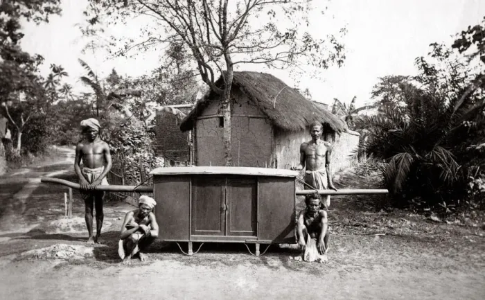 Framed Print : c. 1880s India carrying chair or palanquin Framed Print : c. 1880s India carrying chair or palanquin