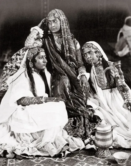 Framed Print : c. 1880s India - nautch or dancing girls dancers Framed Print : c. 1880s India - nautch or dancing girls dancers