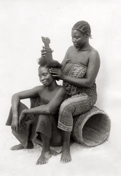 Framed Print : c. 1890s Eat Africa Zanzibar - Coutinho women doing their hair Framed Print : c. 1890s Eat Africa Zanzibar - Coutinho women doing their hair