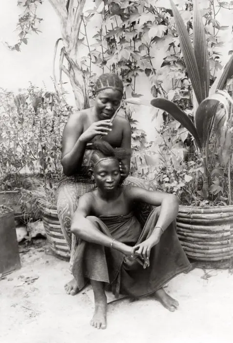 Framed Print : c. 1890s Eat Africa Zanzibar - Coutinho women doing their hair Framed Print : c. 1890s Eat Africa Zanzibar - Coutinho women doing their hair