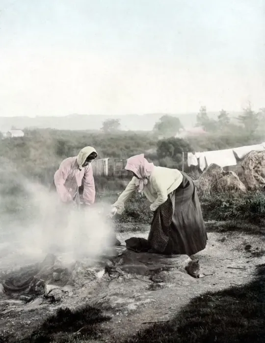 Framed Print : c. 1900 New Zealand - Maori women cooking thermal spring Framed Print : c. 1900 New Zealand - Maori women cooking thermal spring