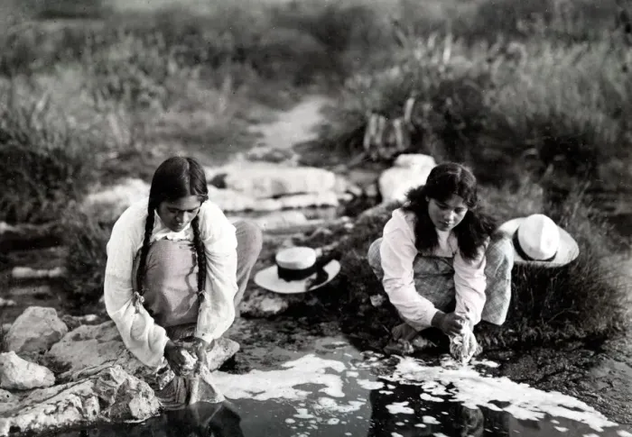Framed Print : c. 1900 New Zealand - Maori women washing clothes