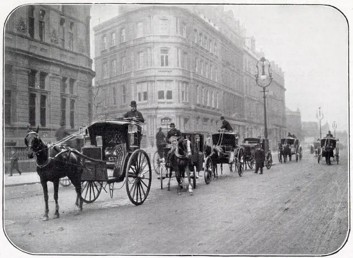 Framed Print : A cab rank in central London - a mixture of hansoms (two- wheelers) and victorias (four- wheelers). Date: 1902 Framed Print : A cab rank in central London - a mixture of hansoms (two- wheelers) and victorias (four- wheelers). Date: 1902