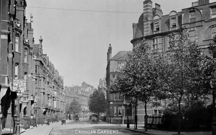 Framed Print : Cadogan Gardens, Chelsea, London Framed Print : Cadogan Gardens, Chelsea, London