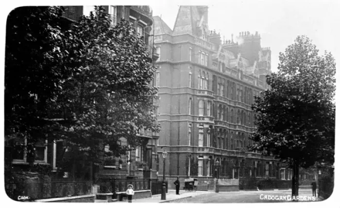 Framed Print : Cadogan Gardens, Chelsea, London Framed Print : Cadogan Gardens, Chelsea, London