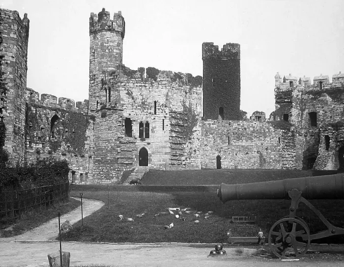 Framed Print : Caernarvon Castle Framed Print : Caernarvon Castle