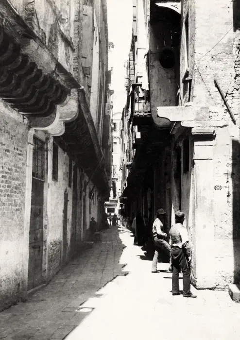 Framed Print : Calle della Madonna, Venice, Italy, street scene Framed Print : Calle della Madonna, Venice, Italy, street scene