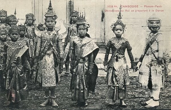 Cambodia - Phnom-Penh - The Kings Young Dancers