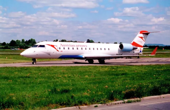 Framed Print : Canadair CRJ-200LR OE-LCL Framed Print : Canadair CRJ-200LR OE-LCL