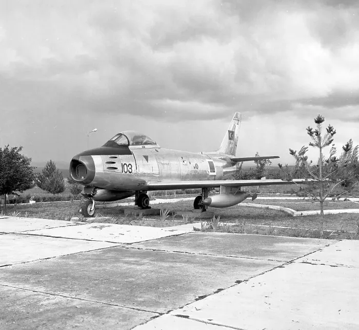 Framed Print : Canadair Sabre 4 19103 Framed Print : Canadair Sabre 4 19103