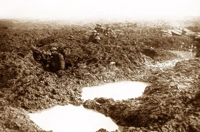 Framed Print : Canadian machine gunners, Passchendaele, Belgium Framed Print : Canadian machine gunners, Passchendaele, Belgium