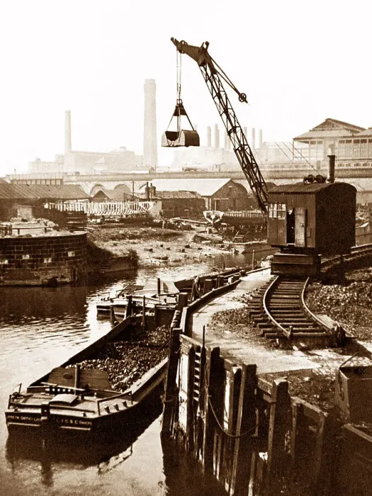 Framed Print : Canal basin leeds Framed Print : Canal basin leeds
