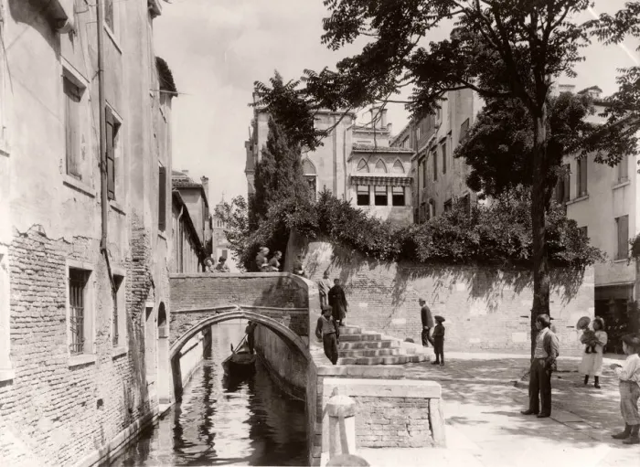Framed Print : Canal and bridge, Venice, Italy Framed Print : Canal and bridge, Venice, Italy