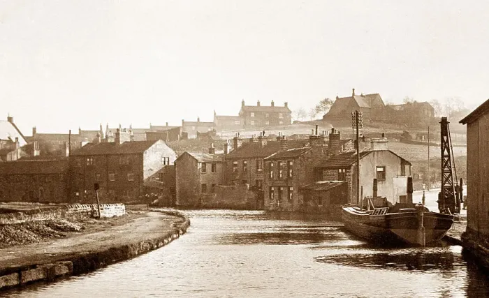 Framed Print : The Canal, Rodley Framed Print : The Canal, Rodley