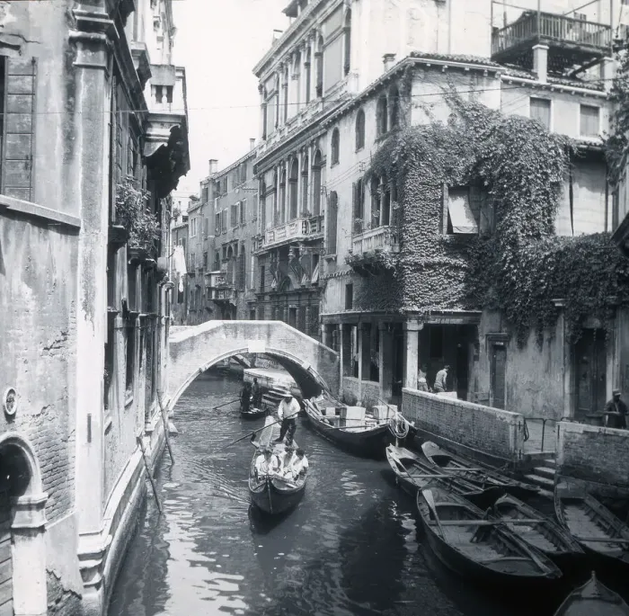 Framed Print : Canal scene in Venice, Italy Framed Print : Canal scene in Venice, Italy