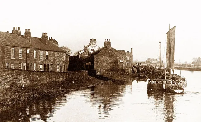 Framed Print : The Canal, Stainforth Framed Print : The Canal, Stainforth