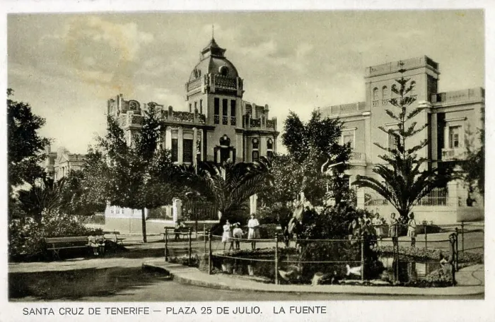 Framed Print : Canary Islands - Santa Cruz de Tenerife - Plaza 25 de Julio Framed Print : Canary Islands - Santa Cruz de Tenerife - Plaza 25 de Julio