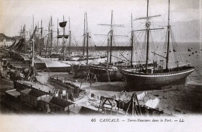 Framed Print : Cancale, Brittany, France - Newfoundlanders in the port Framed Print : Cancale, Brittany, France - Newfoundlanders in the port
