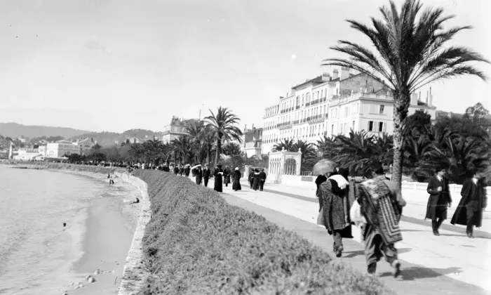 Framed Print : Cannes beachfront Framed Print : Cannes beachfront
